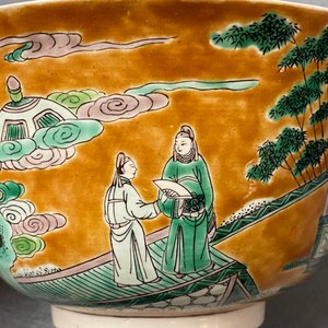 A Chinese verte biscuit bowl on wooden stand, 19th C. — 照片 24