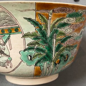 A Chinese verte biscuit bowl on wooden stand, 19th C. — 照片 25