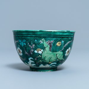 A Chinese verte biscuit bowl with horses, Kangxi — 照片 3