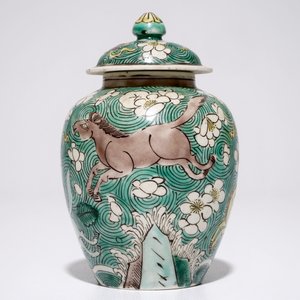 A Chinese verte biscuit covered jar with horses, Kangxi — photo 4