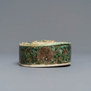 A Chinese verte biscuit 'dragon and cranes' ink stone, Kangxi — photo 3