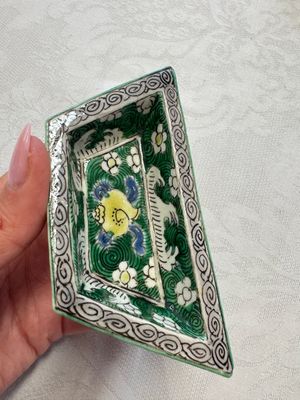 A Chinese verte biscuit eight-piece sweetmeat set with flying horses, 19th C. — photo 15