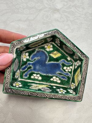 A Chinese verte biscuit eight-piece sweetmeat set with flying horses, 19th C. — photo 20