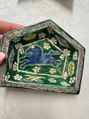 A Chinese verte biscuit eight-piece sweetmeat set with flying horses, 19th C. — photo 2
