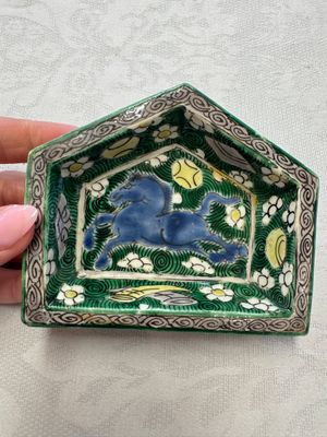 A Chinese verte biscuit eight-piece sweetmeat set with flying horses, 19th C. — photo 29