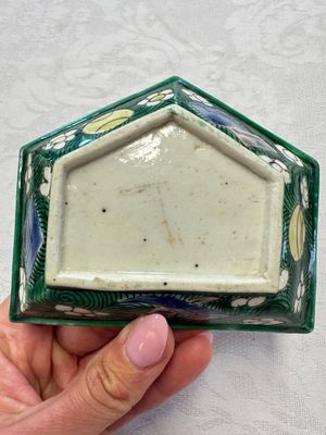 A Chinese verte biscuit eight-piece sweetmeat set with flying horses, 19th C. — photo 32