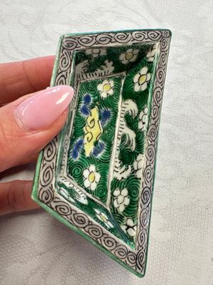 A Chinese verte biscuit eight-piece sweetmeat set with flying horses, 19th C. — photo 42