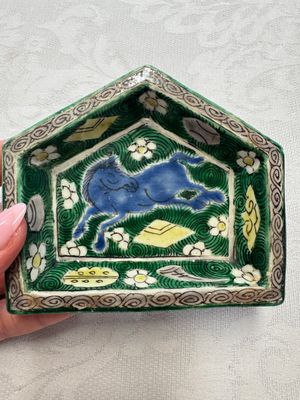 A Chinese verte biscuit eight-piece sweetmeat set with flying horses, 19th C. — photo 46
