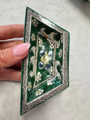 A Chinese verte biscuit eight-piece sweetmeat set with flying horses, 19th C. — photo 9