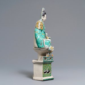 A Chinese verte biscuit group of Guanyin with child on a lotus throne, Kangxi — photo 2