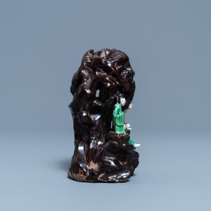 A Chinese verte biscuit group with figures near a cave, Kangxi — photo 5