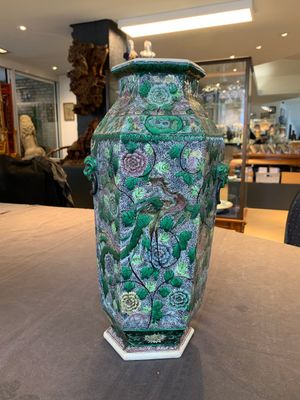 A Chinese verte biscuit hexagonal 'phoenix and flower scroll' vase, 19th C. — photo 1