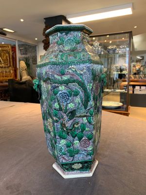 A Chinese verte biscuit hexagonal 'phoenix and flower scroll' vase, 19th C. — photo 3