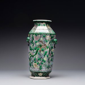 A Chinese verte biscuit hexagonal 'phoenix and flower scroll' vase, 19th C. — photo 1