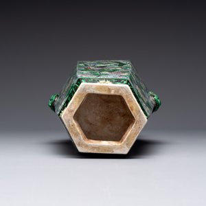 A Chinese verte biscuit hexagonal 'phoenix and flower scroll' vase, 19th C. — photo 6