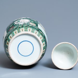 A Chinese verte biscuit jar and cover, 19th C. — 照片 6