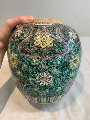 A Chinese verte biscuit 'lotus scroll' jar with wooden cover, Qing — 照片 10