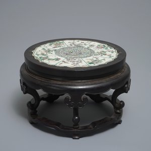 A Chinese verte biscuit lotus-shaped dragon plaque mounted in a wooden stand, Kangxi — photo 2