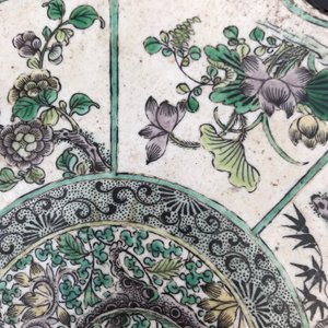A Chinese verte biscuit lotus-shaped dragon plaque mounted in a wooden stand, Kangxi — photo 10