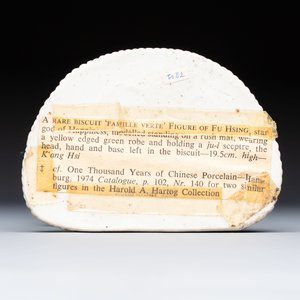 A Chinese verte biscuit Luohan holding a ruyi, Kangxi — 照片 6