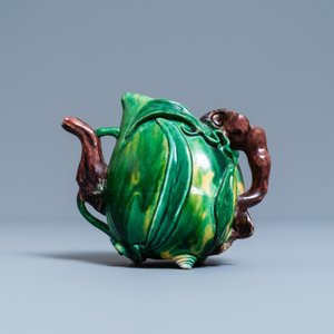 A Chinese verte biscuit peach-shaped 'cadogan' teapot, Kangxi — 照片 2