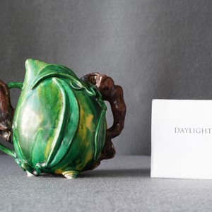 A Chinese verte biscuit peach-shaped 'cadogan' teapot, Kangxi — 照片 9
