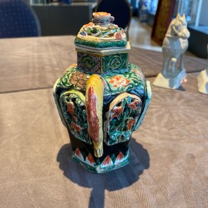 A Chinese verte biscuit reticulated teapot and cover, Kangxi — photo 9