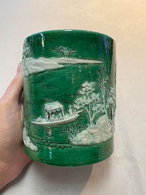 A Chinese verte biscuit 'riverscape' brush pot, artemisia leaf mark, 19th C. — photo 2