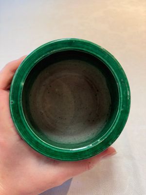 A Chinese verte biscuit 'riverscape' brush pot, artemisia leaf mark, 19th C. — photo 7