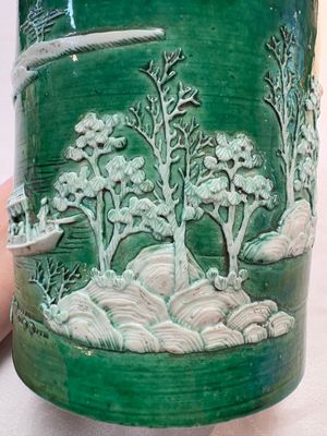 A Chinese verte biscuit 'riverscape' brush pot, artemisia leaf mark, 19th C. — photo 10