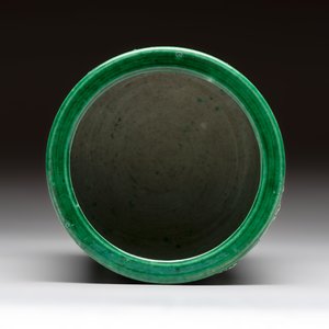A Chinese verte biscuit 'riverscape' brush pot, artemisia leaf mark, 19th C. — photo 6