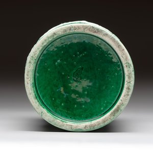 A Chinese verte biscuit 'riverscape' brush pot, artemisia leaf mark, 19th C. — photo 7