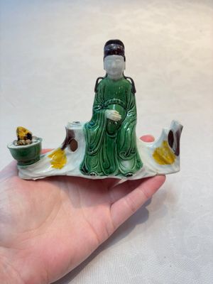 A Chinese verte biscuit 'scholar' brush rest, Kangxi — photo 1