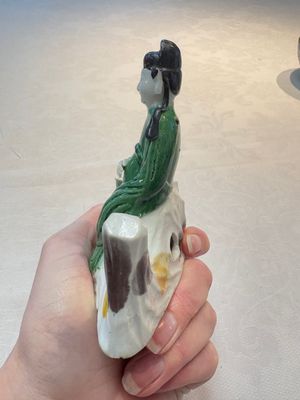 A Chinese verte biscuit 'scholar' brush rest, Kangxi — photo 2