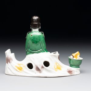 A Chinese verte biscuit 'scholar' brush rest, Kangxi — photo 3