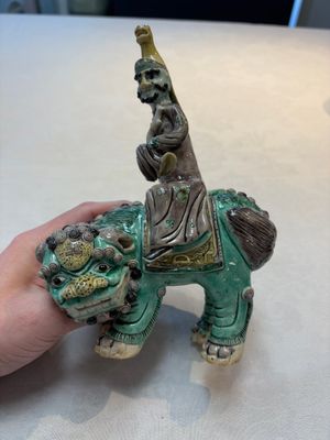 A Chinese verte biscuit 'Sogdian riding a Buddhist lion' group, 19th C. — photo 1