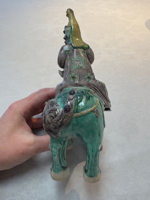 A Chinese verte biscuit 'Sogdian riding a Buddhist lion' group, 19th C. — photo 2