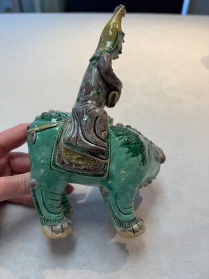 A Chinese verte biscuit 'Sogdian riding a Buddhist lion' group, 19th C. — photo 3