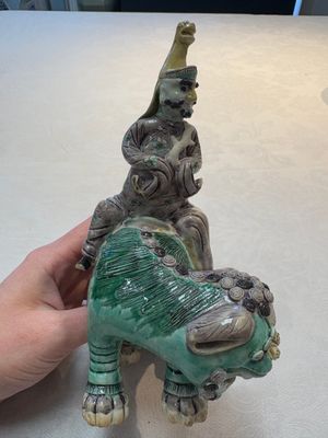 A Chinese verte biscuit 'Sogdian riding a Buddhist lion' group, 19th C. — photo 4
