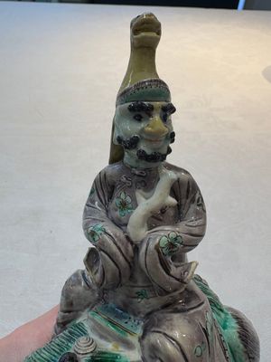 A Chinese verte biscuit 'Sogdian riding a Buddhist lion' group, 19th C. — photo 5