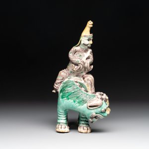 A Chinese verte biscuit 'Sogdian riding a Buddhist lion' group, 19th C. — photo 4