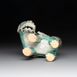 A Chinese verte biscuit 'Sogdian riding a Buddhist lion' group, 19th C. — photo 7