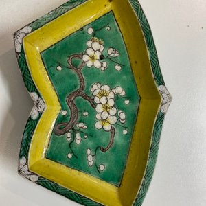 A Chinese verte biscuit sweetmeat set on wooden tray, Kangxi — photo 14