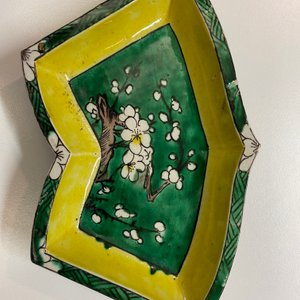 A Chinese verte biscuit sweetmeat set on wooden tray, Kangxi — photo 15