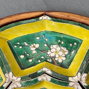 A Chinese verte biscuit sweetmeat set on wooden tray, Kangxi — photo 30
