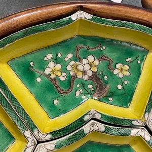 A Chinese verte biscuit sweetmeat set on wooden tray, Kangxi — photo 34