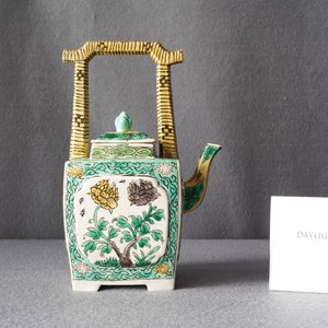 A Chinese verte biscuit teapot and cover, Kangxi — 照片 9