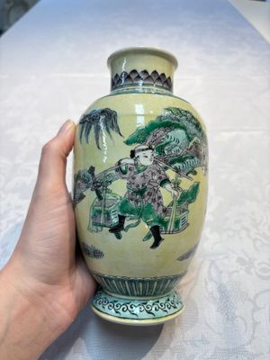 A Chinese verte biscuit vase, a sculpture of a fisherman and a Milefo Buddha, You Lin Ji 游林記造 and Zhu Mao Ji 朱茂記造 mark, 20th C. — foto 9