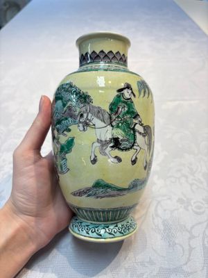 A Chinese verte biscuit vase, a sculpture of a fisherman and a Milefo Buddha, You Lin Ji 游林記造 and Zhu Mao Ji 朱茂記造 mark, 20th C. — foto 10