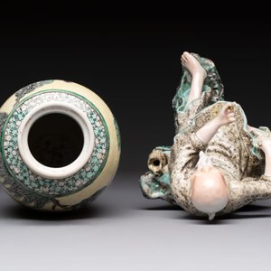A Chinese verte biscuit vase, a sculpture of a fisherman and a Milefo Buddha, You Lin Ji 游林記造 and Zhu Mao Ji 朱茂記造 mark, 20th C. — foto 12